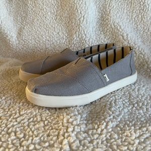 Women’s Toms slide on shoes